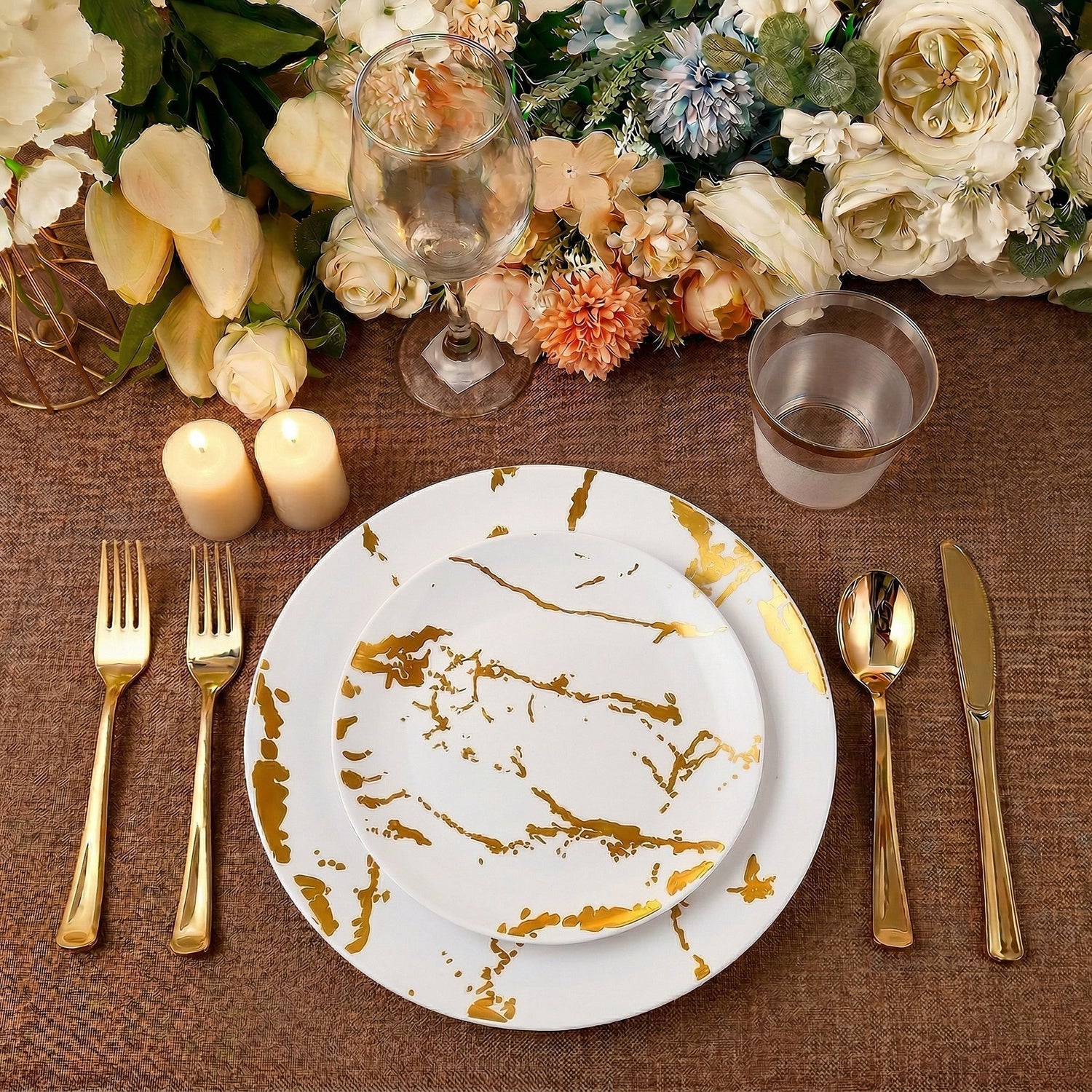 Complete Wedding Place Setting Guide: Plates, Napkins, Cutlery, and Glasses - Elegant Wedding Table